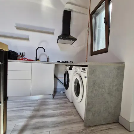 Small Attic With Private Bathroom Апартаменты *